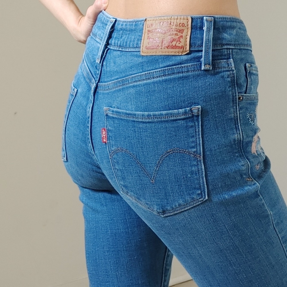 Levi's 501 with embroidered pockets